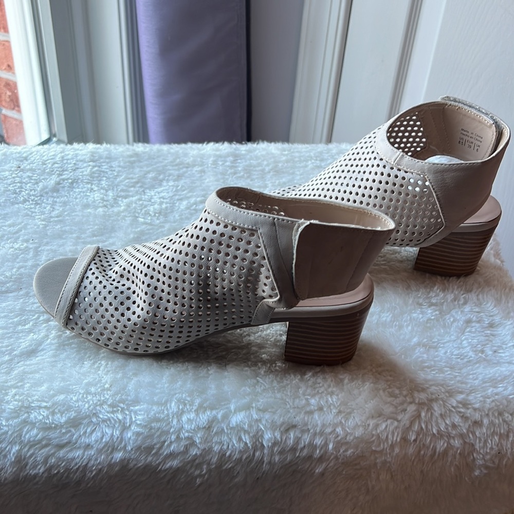 Call it Spring Sandals. Stacked Heel. Color Taupe. Size 8.5 - Picture 3 of 7